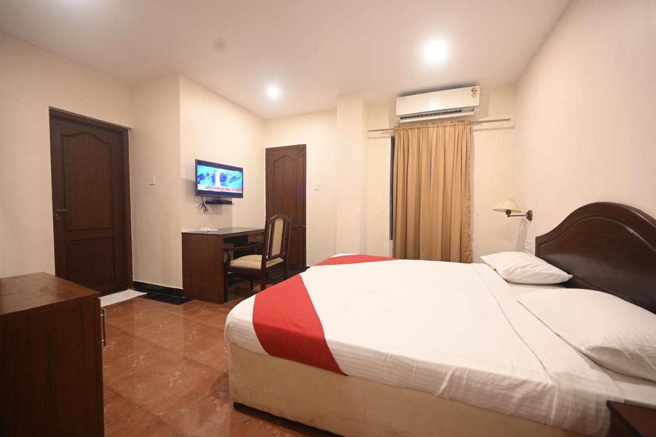 Hotel Bhagavath Gardens Chengannur Екстериор снимка