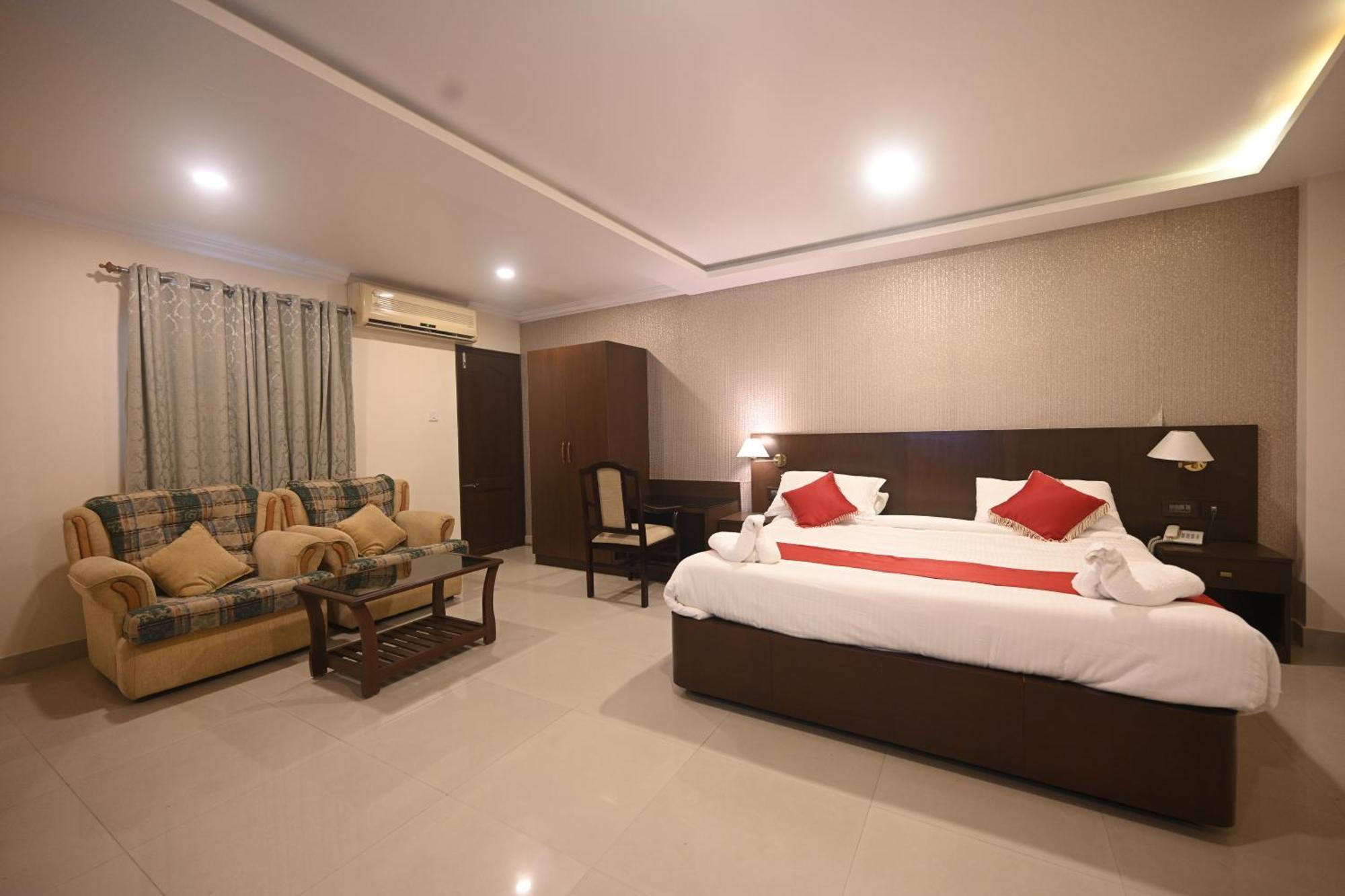Hotel Bhagavath Gardens Chengannur Екстериор снимка